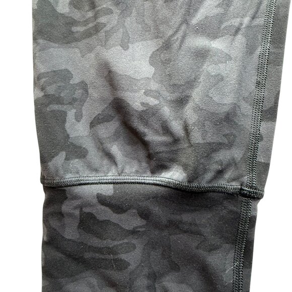 LULULEMON Camo Camouflage Crop Sweatpants Athletic Yoga Pants.  Stretchy.  Black - Picture 10 of 13